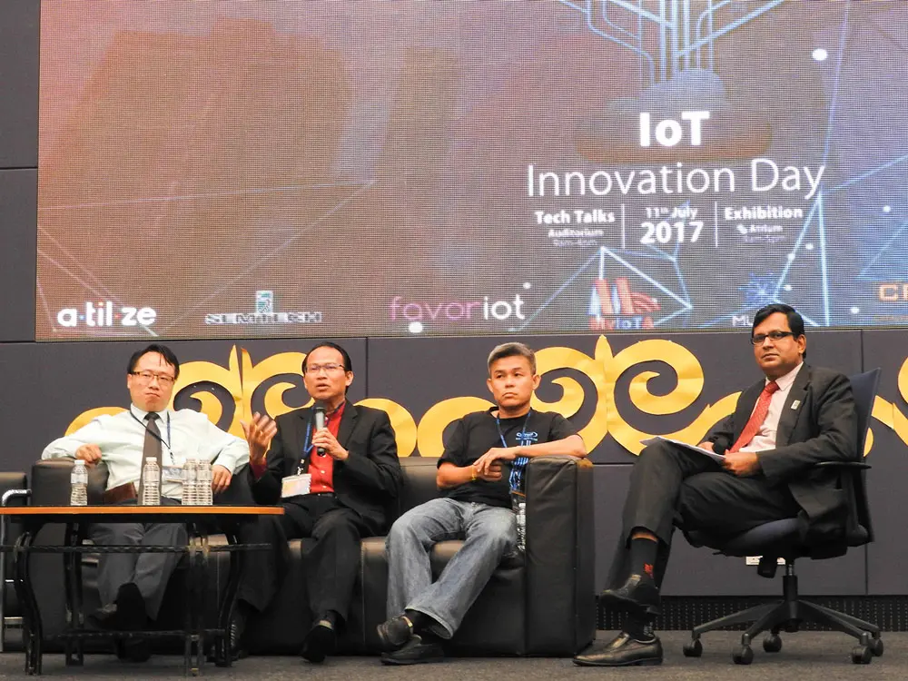 Panel discussions and dialogue sessions were held to expose students towards the development of IoT within Malaysia. From left: James Lai, President of Malaysia IoT Association (MyIoTA), Dr. Mazlan Abbas, CEO and Co-Founder of FAVORIOT, Ober Choo, Technical Director, Cytron Technologies Sdn Bhd and Muhammad Ehsan Rana, President of CREDIT, APU.