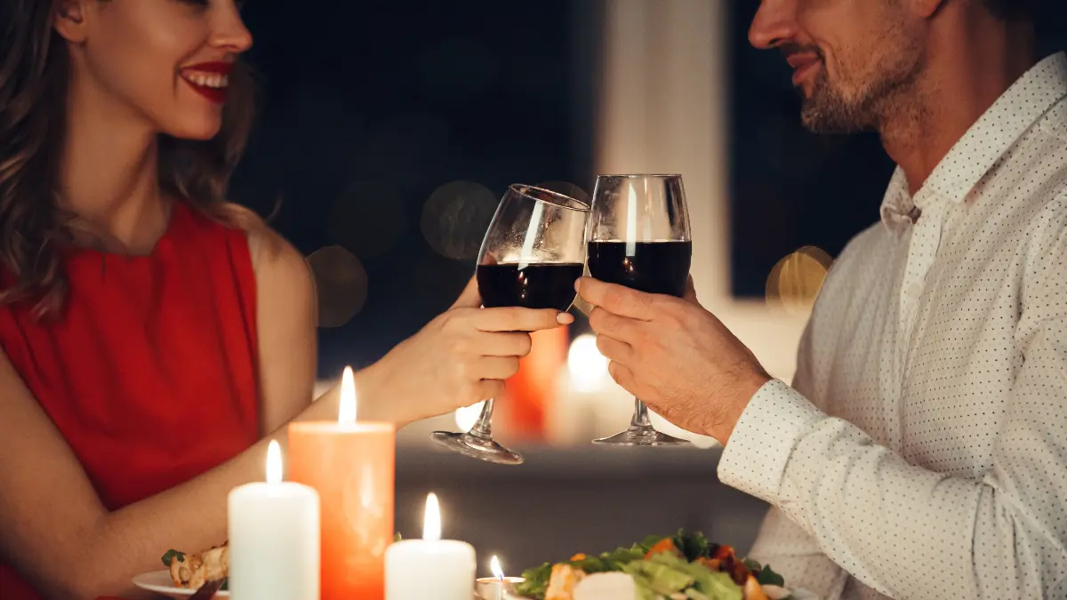 How to Plan a Romantic Candle Light Dinner at Home