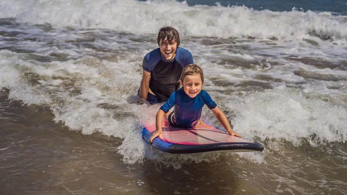 Surfing Basics: How to Learn It to Have Fun on Your Summer Holiday