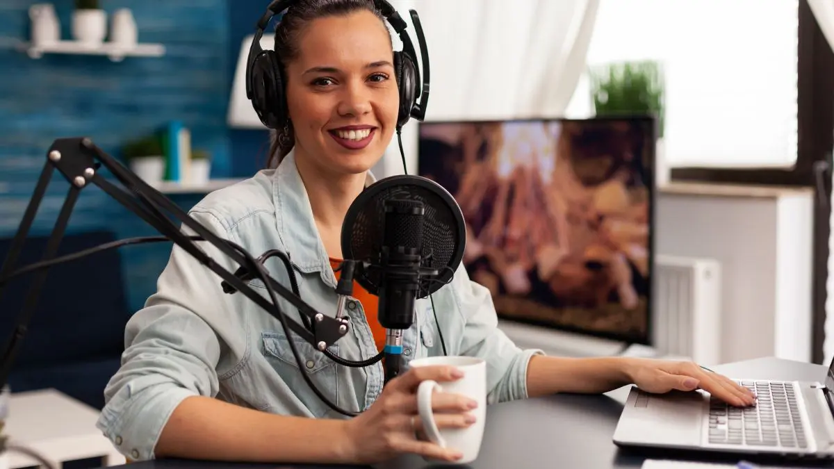 11 Reasons to Get Into Corporate Podcasting for Company Success