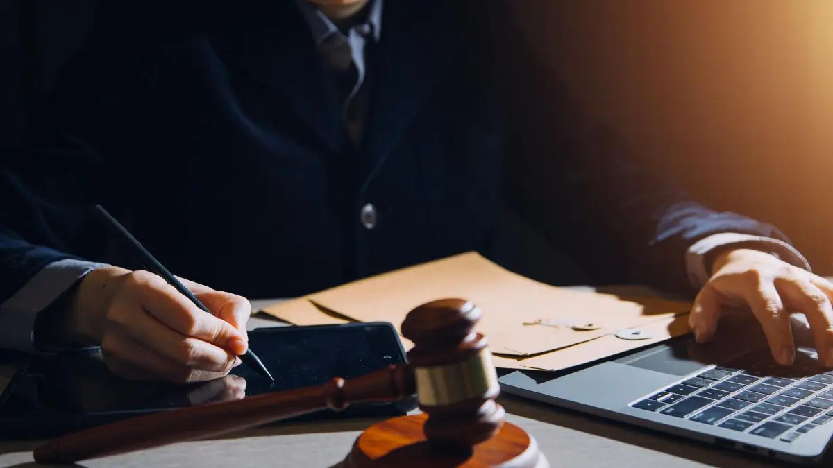 6 Situations When You Must Hire an Attorney