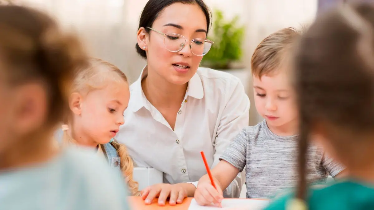 Montessori vs. Traditional Education: Making the Right Choice for Your Career