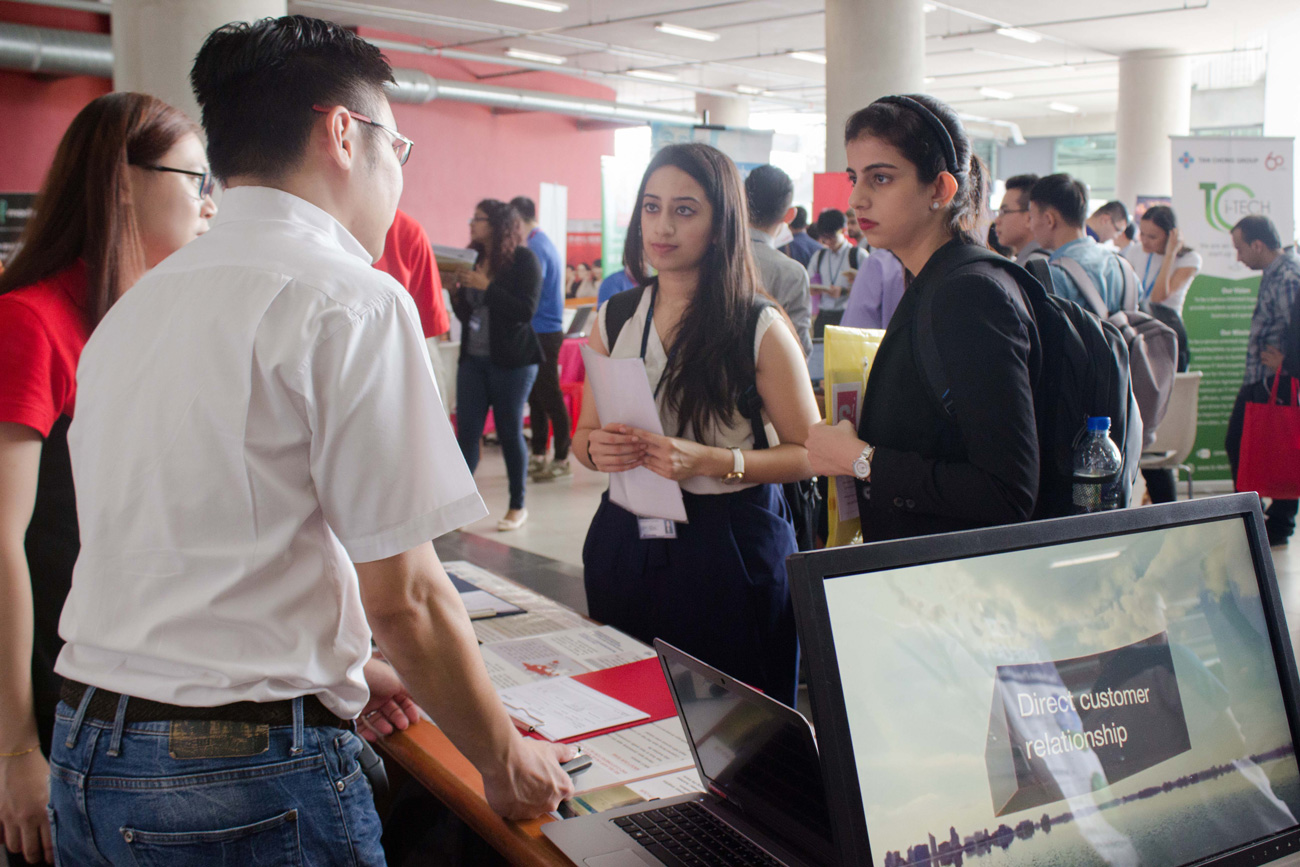 Apart from Malaysian students, international students also actively sought for employment opportunities among the exhibitors.