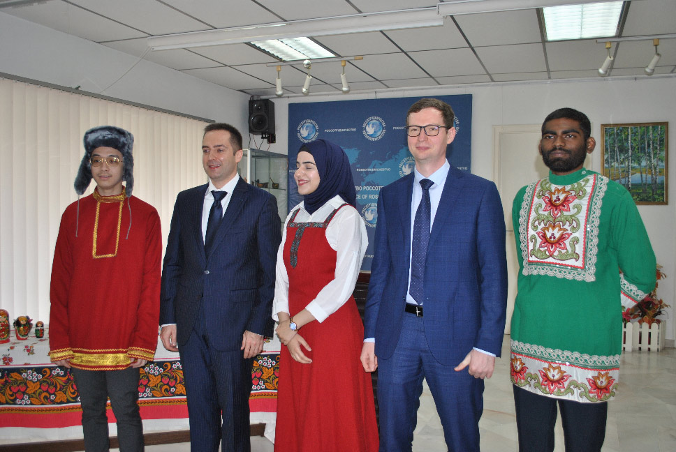 During their visit, the students from different cultural backgrounds had the opportunity to try on traditional Russian folk costumes