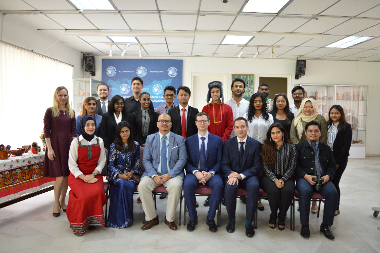At the Diplomatic Mission Visit, students and lecturers at the Embassy of the Russian Federation to Malaysia.