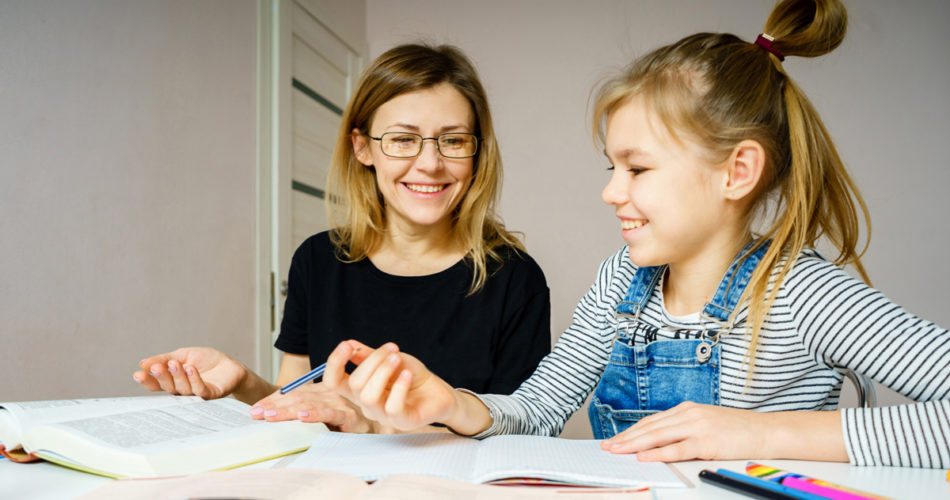 An Alternative to Consider: 4 Pros and Cons of Homeschooling