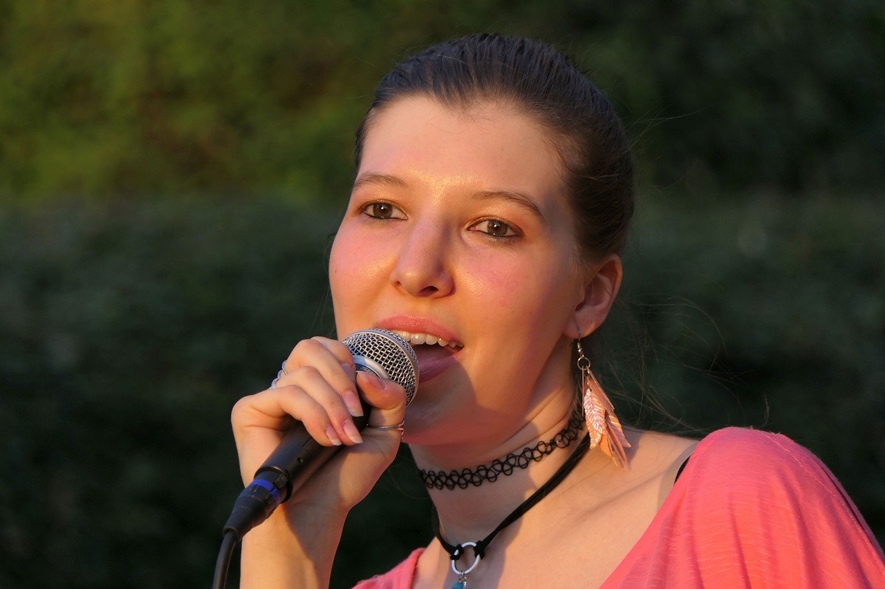 A lovely singer in a pink dress