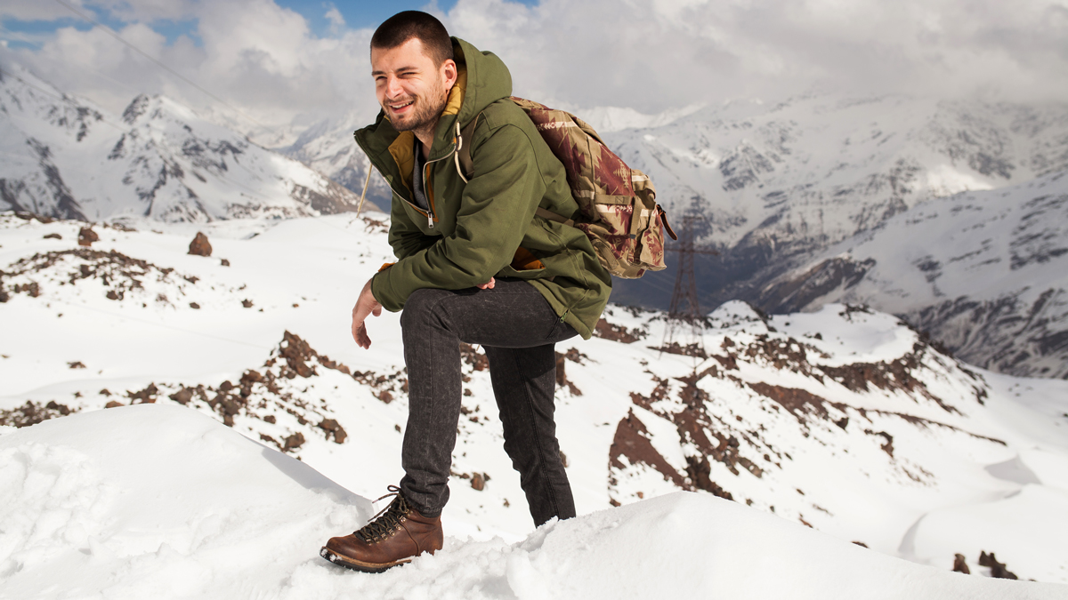 6 Safety Tips to Remember When You Go Hiking in a Snowy Terrain