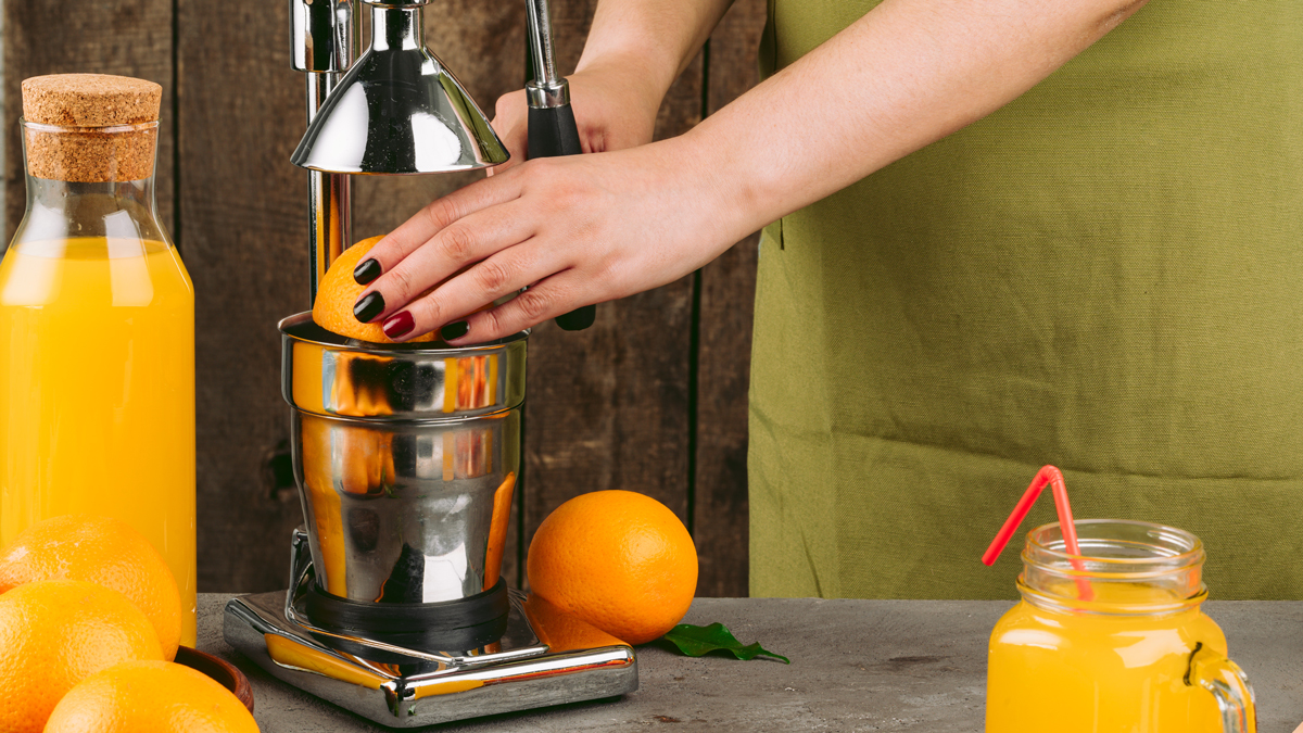 Here's What to Look for When Buying a Juicer Nerdynaut