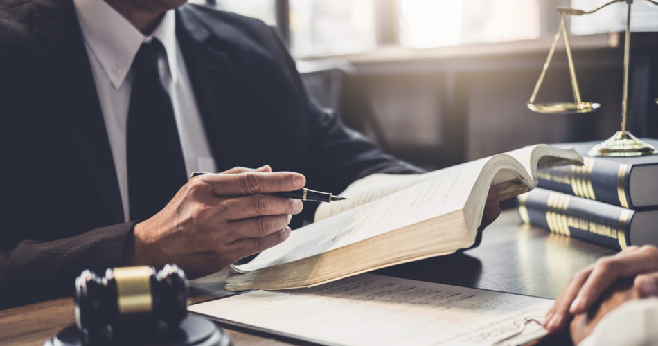 6 Tips to Hire the Right Personal Injury Attorney
