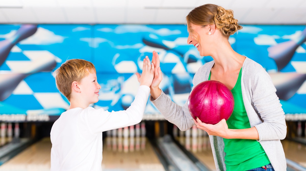 How to Choose Perfect Bowling Alley for You and Your Family Nerdynaut