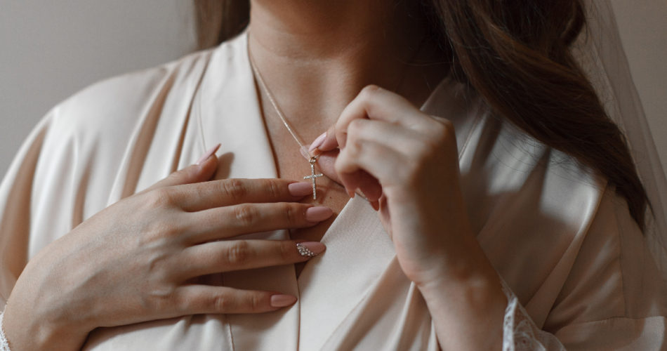 A List of 4 Accessories That Never Go Out of Style