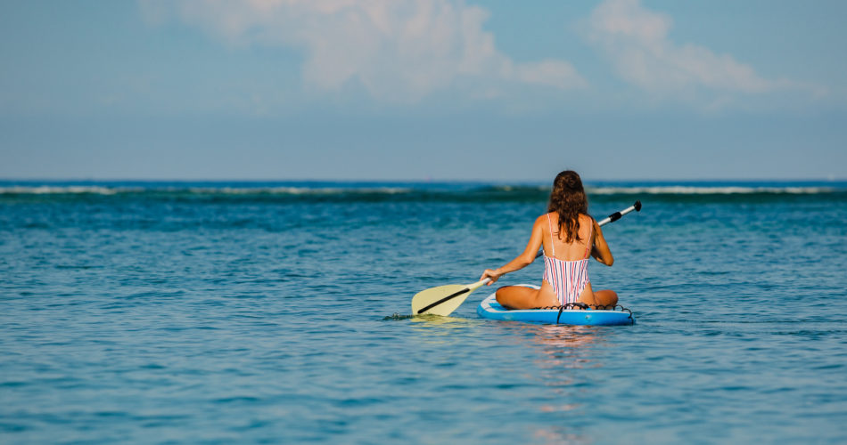 Water Sports: 4 Tips for Beginners to Start Learning How to Paddle Board