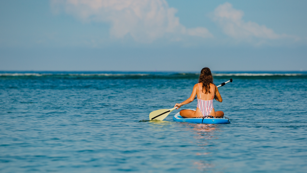 Water Sports: 4 Tips for Beginners to Start Learning How to Paddle Board