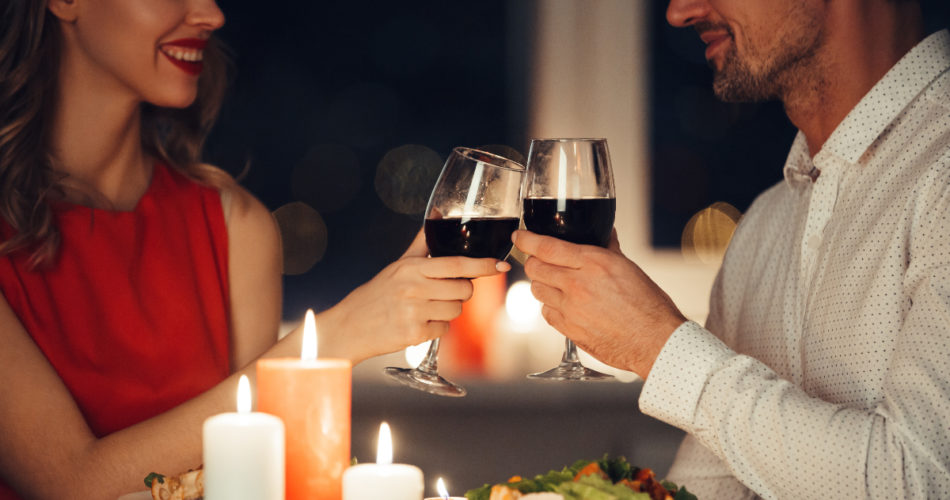 How to Plan a Romantic Candle Light Dinner at Home
