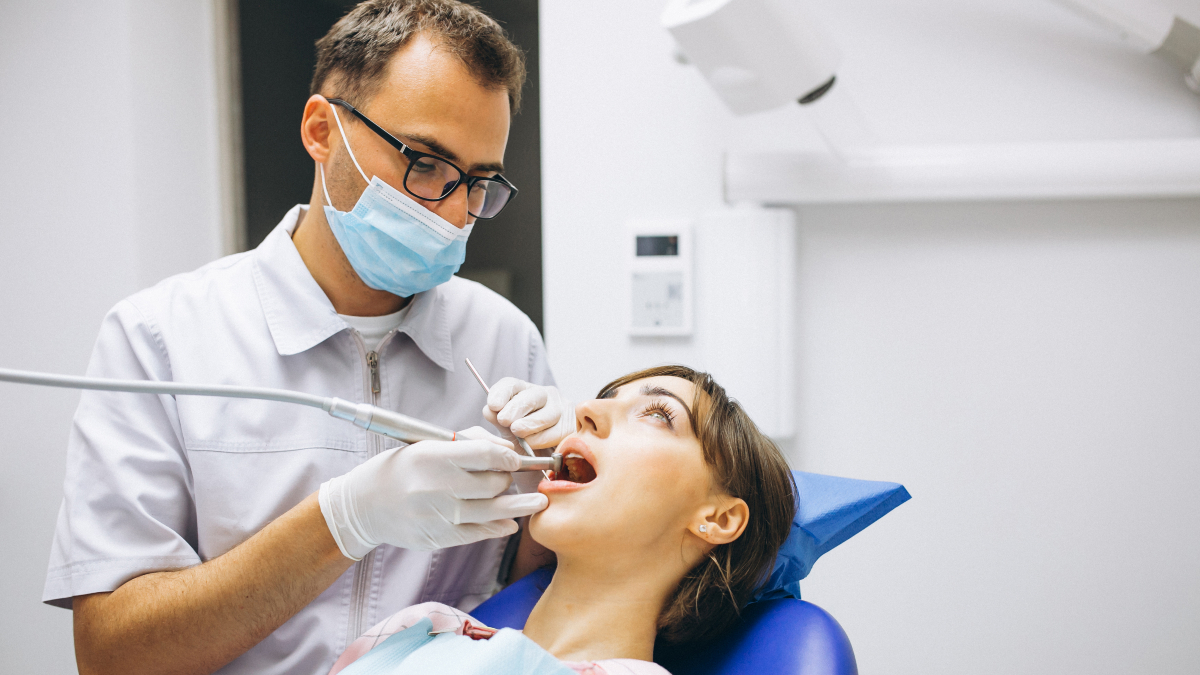 4 Qualities to Look for in a Dentist Before Hiring Them