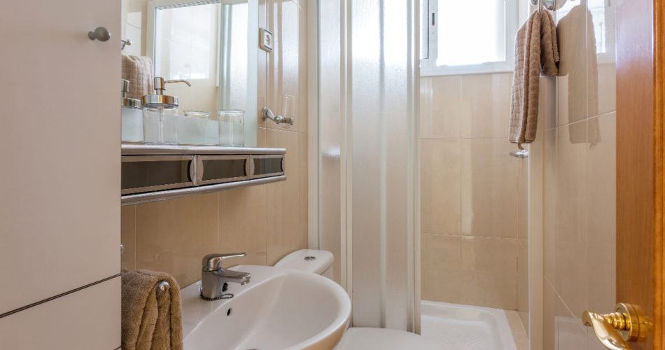Clever Ideas to Design a Convenient Bathroom When You Have Limited Space