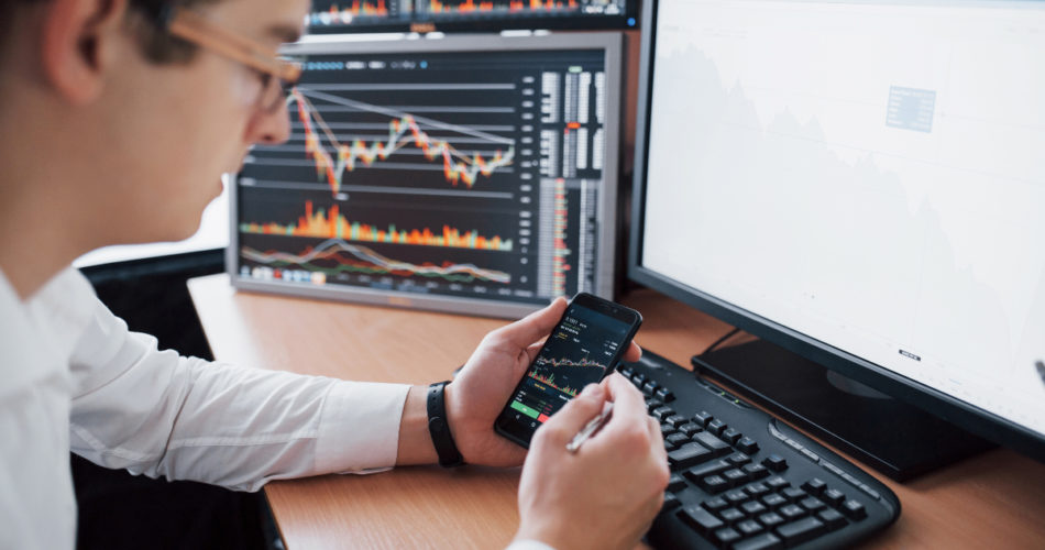 Technology and Money Making: How Apps Can Help You Trade More Efficiently