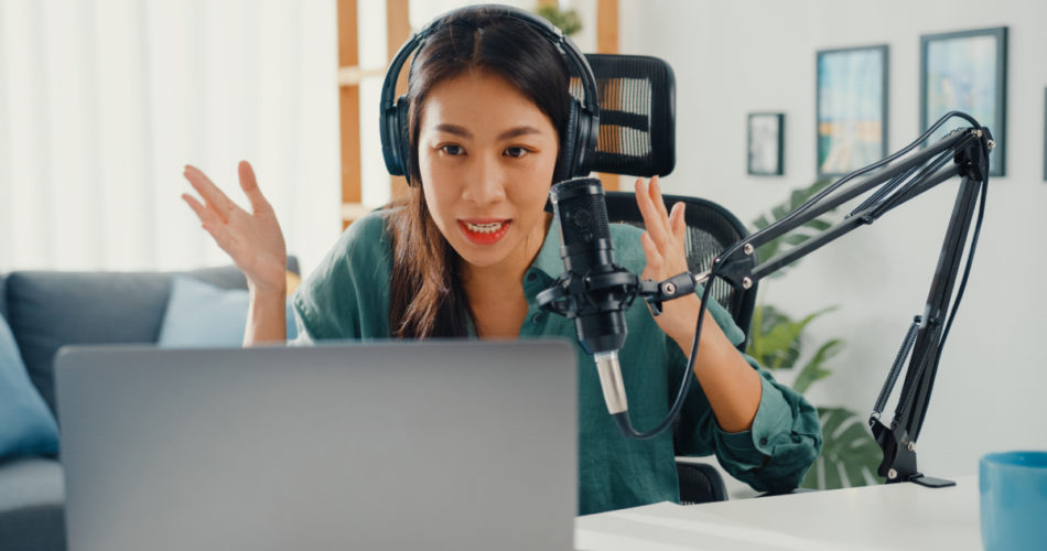 The do's and don'ts of podcasting according to the pros