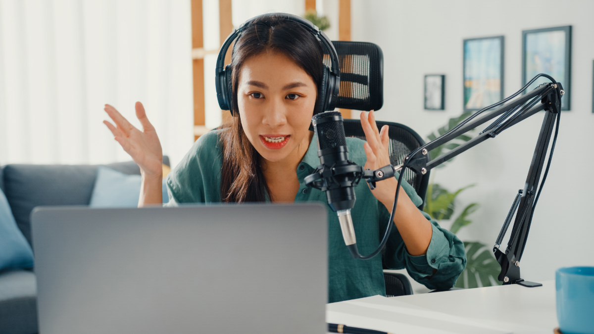 The do's and don'ts of podcasting according to the pros