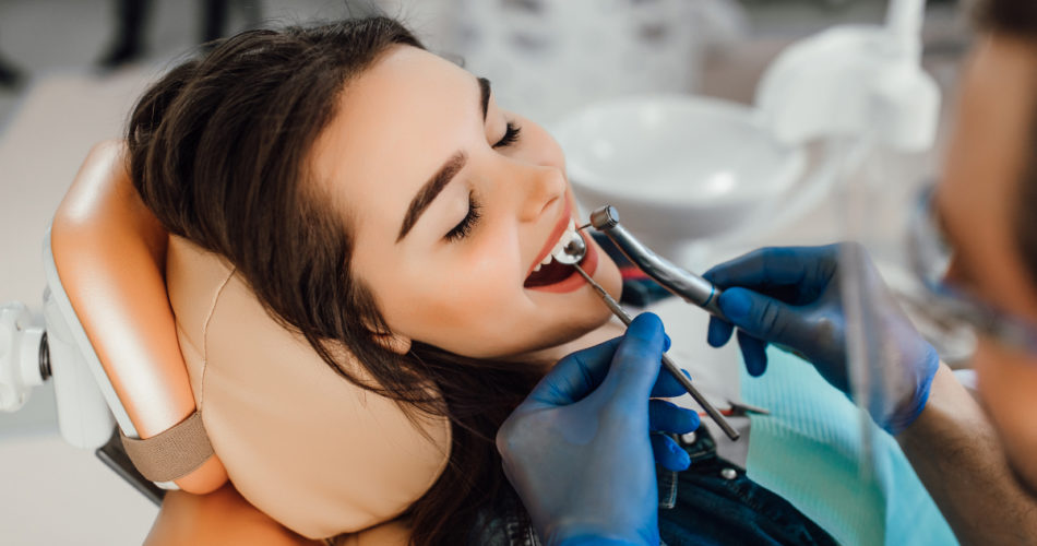 Crowns vs Veneers – Which One Is Better?