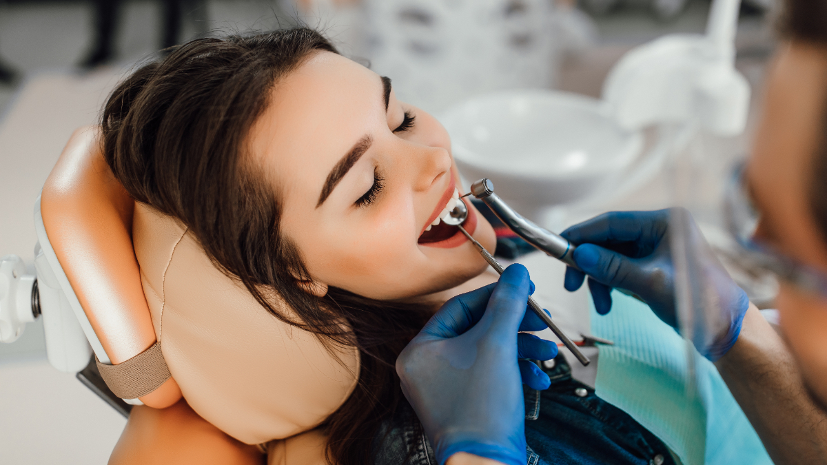 Crowns vs Veneers – Which One Is Better?