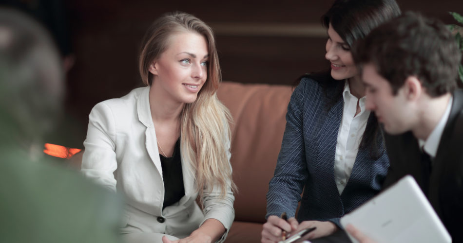 10 Tips to Become More Charismatic and Leave an Impression on Anyone