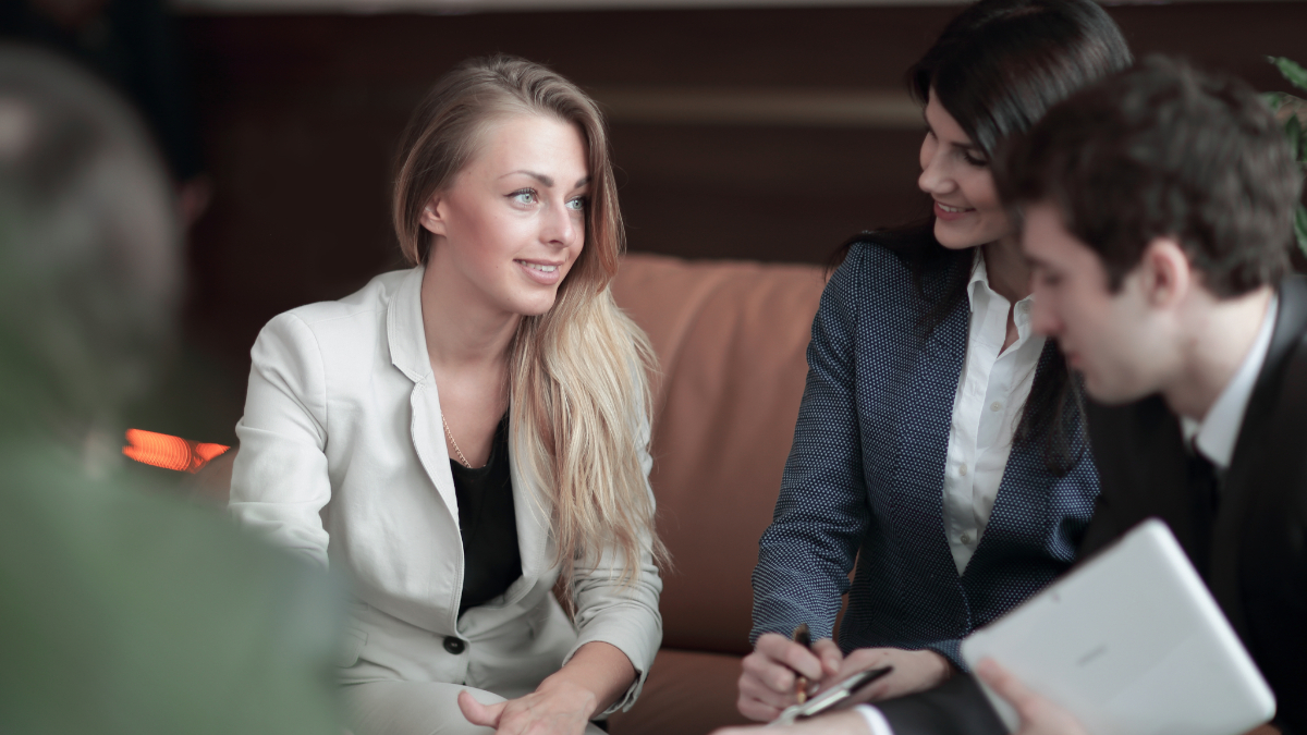 10 Tips to Become More Charismatic and Leave an Impression on Anyone