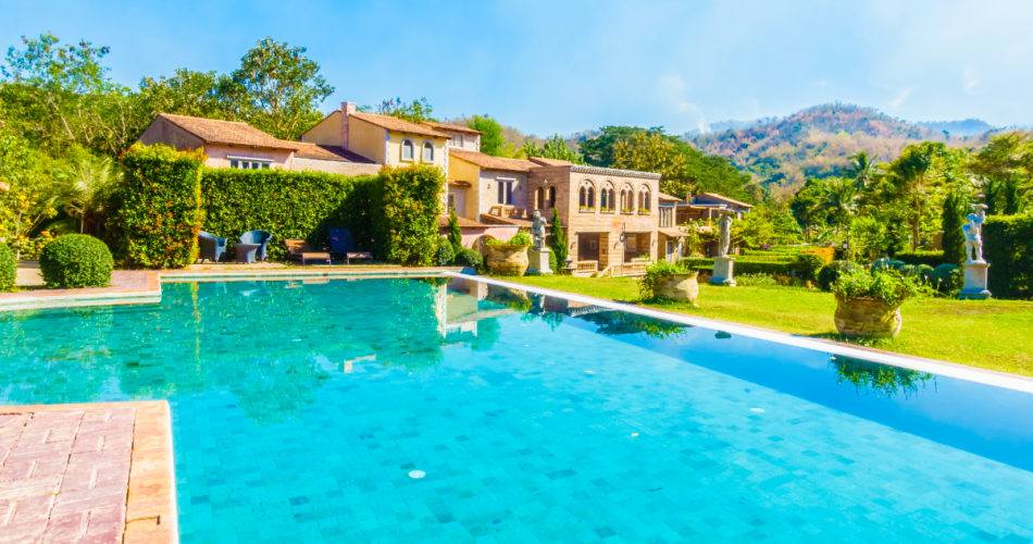 What Are the Swimming Pool Chemicals to Know About?