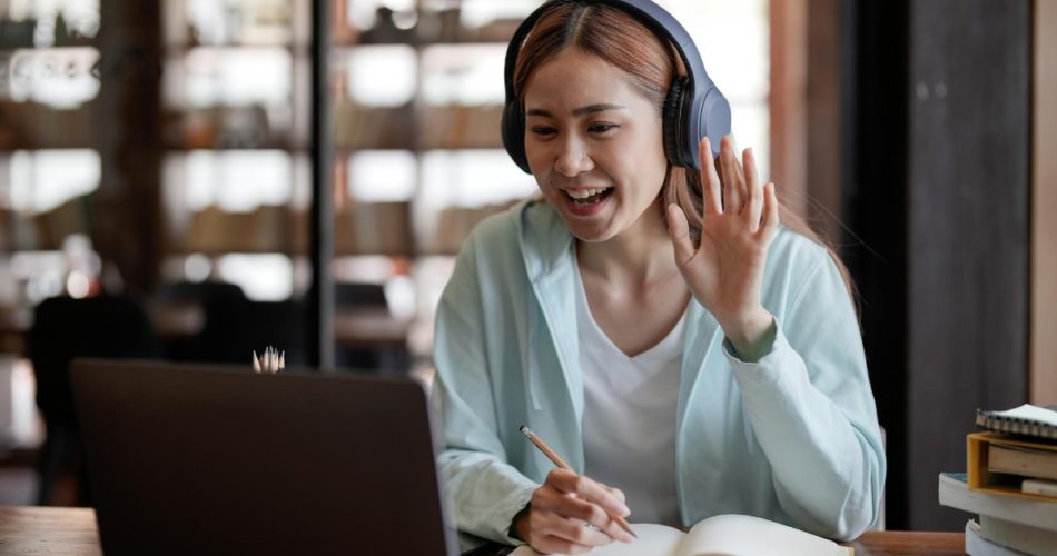 5 Ways Online Teaching Will Benefit You in the Long Run