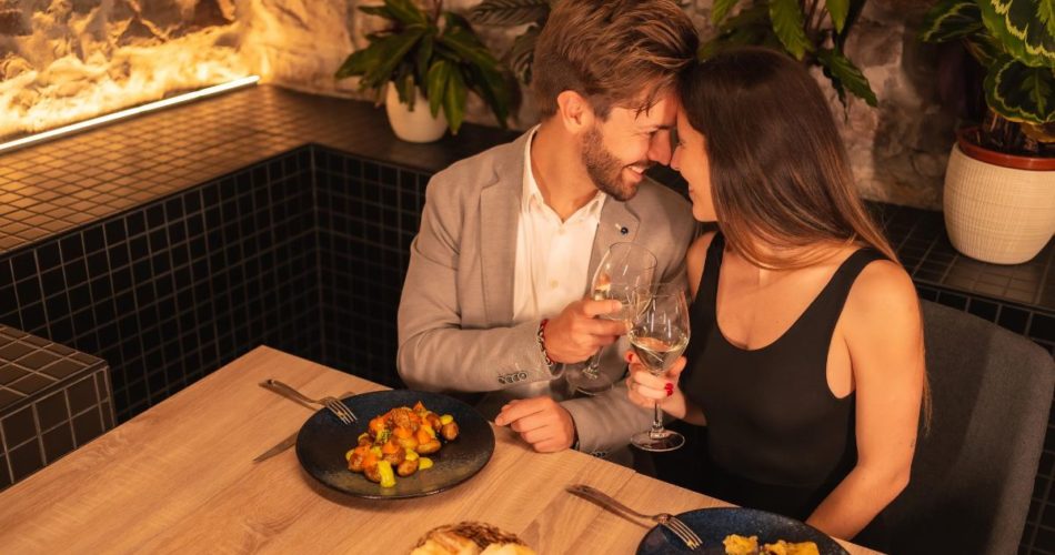 Make Your Love Life Glamorous With These Dating Tips