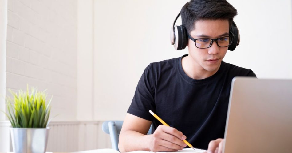 Free Paraphrasing Tools for Academic Writing
