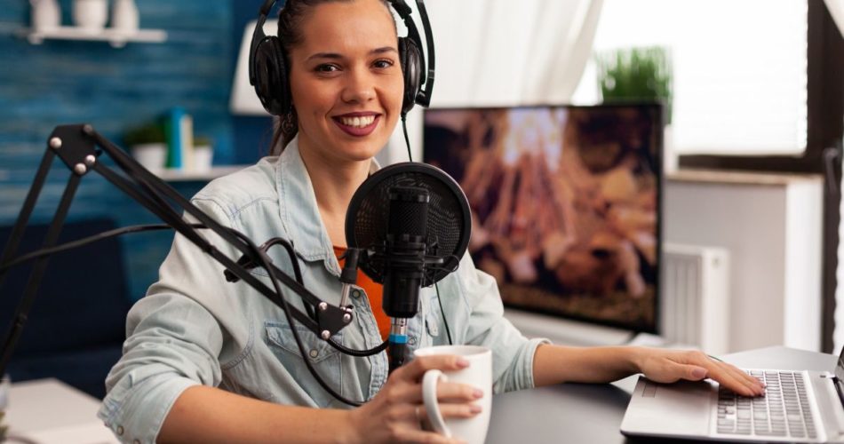 11 Reasons to Get Into Corporate Podcasting for Company Success