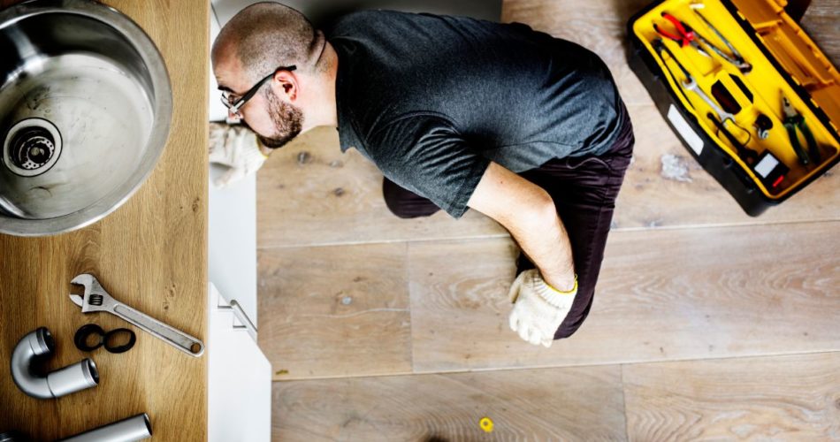 5 Reasons to Hire a Professional Water Damage Specialist