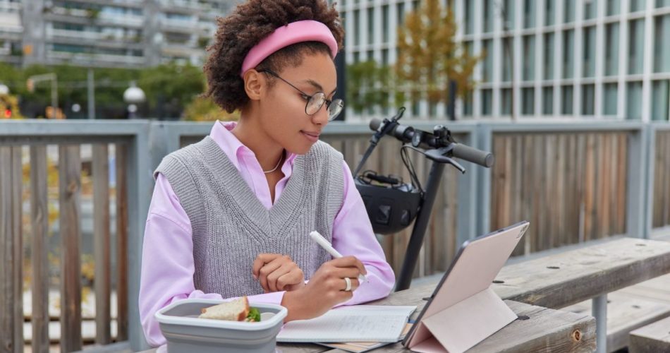 Jumpstart Your Freelance Writing Journey: The Ultimate Guide to Launching a Successful Career