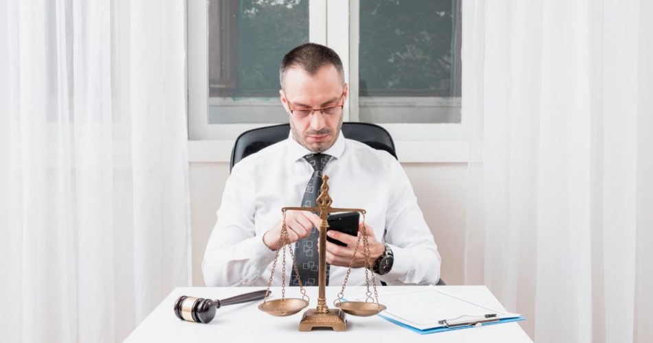 6 Instances When You Need To Call A Personal Injury Lawyer