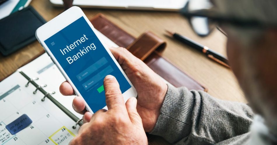 Factors To Consider When Choosing an Online Bank