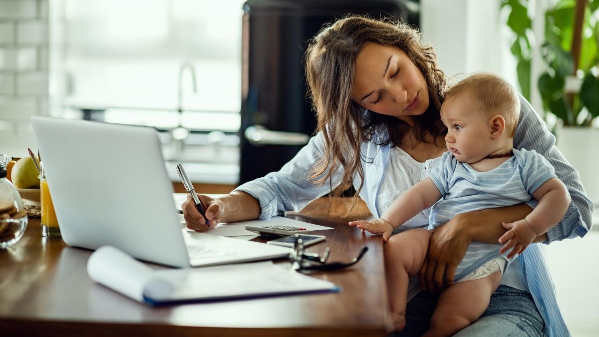 Juggling Babies and Deadlines: Tips for Moms Mastering Remote Work