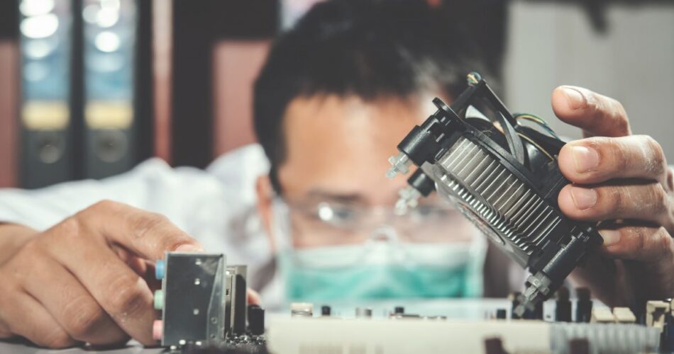 Cooling Tomorrow's Tech: An In-Depth Exploration of Quantum Computer Cooling Solutions