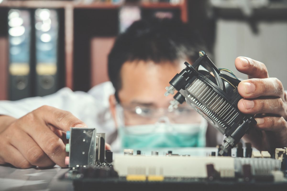 Cooling Tomorrow's Tech: An In-Depth Exploration of Quantum Computer Cooling Solutions